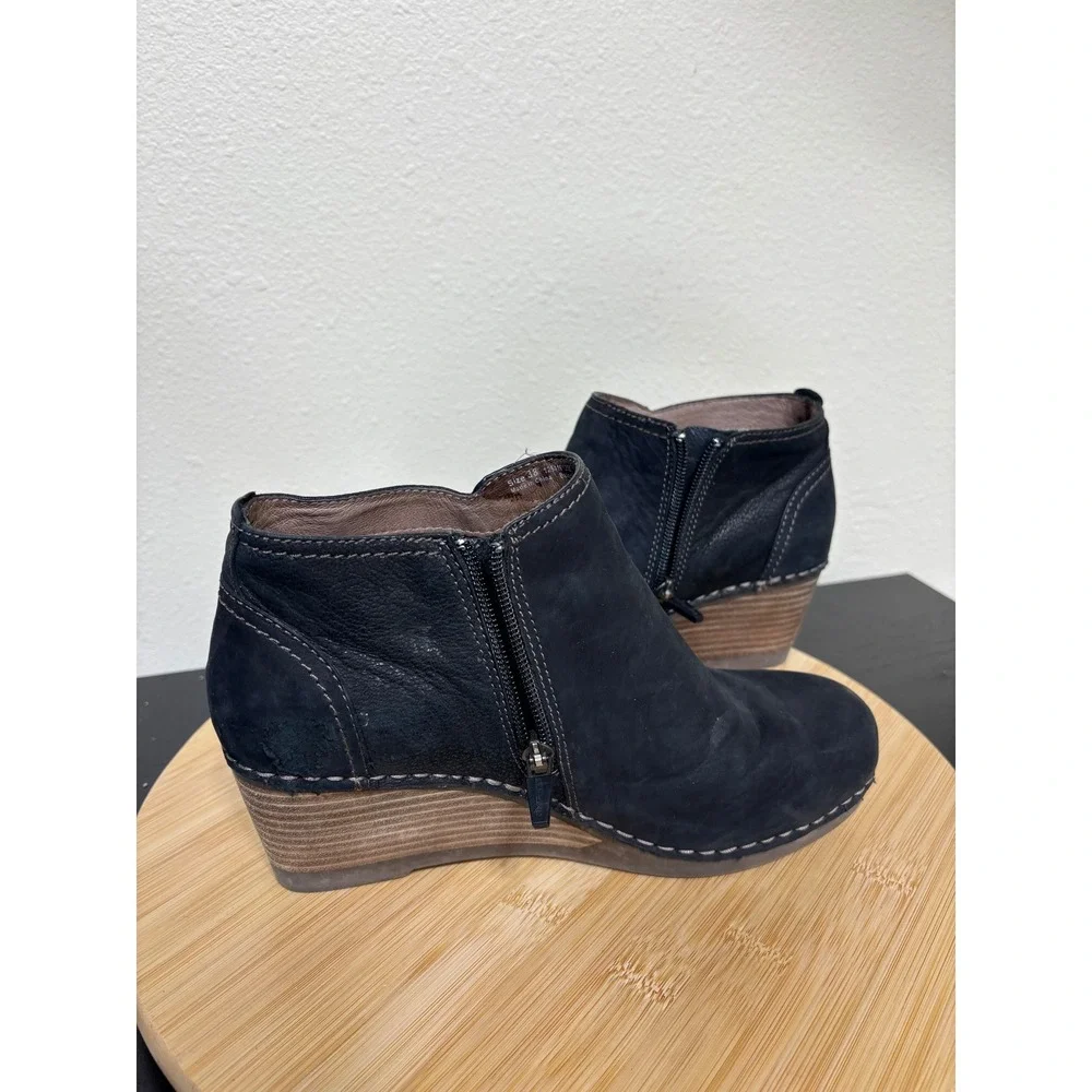 Dansko Susan Wedge Booties 38 US 7.5-8 Black Nubuck Leather Side Zip Ankle Boots